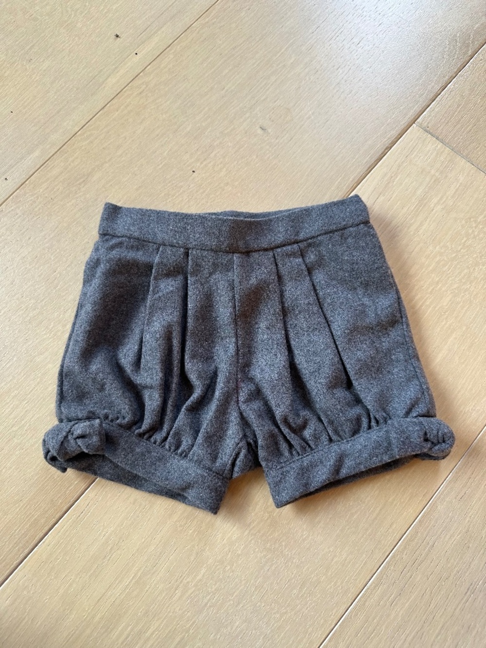 Jacadi Gray Pleated Bow Shorts 12M / 74cm